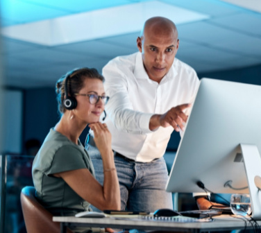 call center supervisor reviewing call with new agent