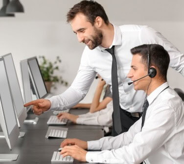 Supervisor at call center helps employes with continuous training - best call center in Tijuana.