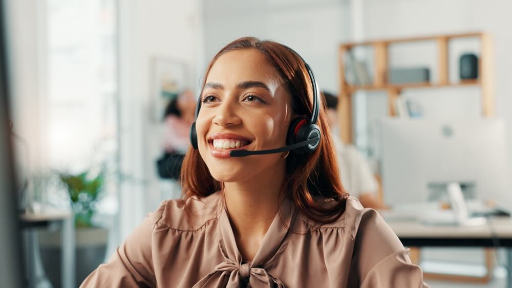 A smiling female call center agent works in recruiting - best call center jobs in Tijuana.