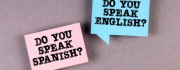 Two signs on a background saying do you speak English do you speak Spanish, illustration of bilingual - best call center in Tijuana.