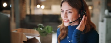 Customer service representative assisting a client by headset, highlighting responsive customer feedback and support-1