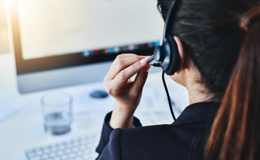 Call center agent assisting a customer using effective customer service decision making.