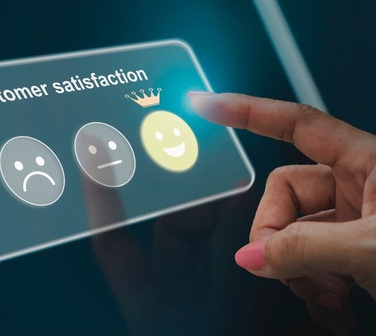 Customer selecting a positive satisfaction rating related to customer service decision making.
