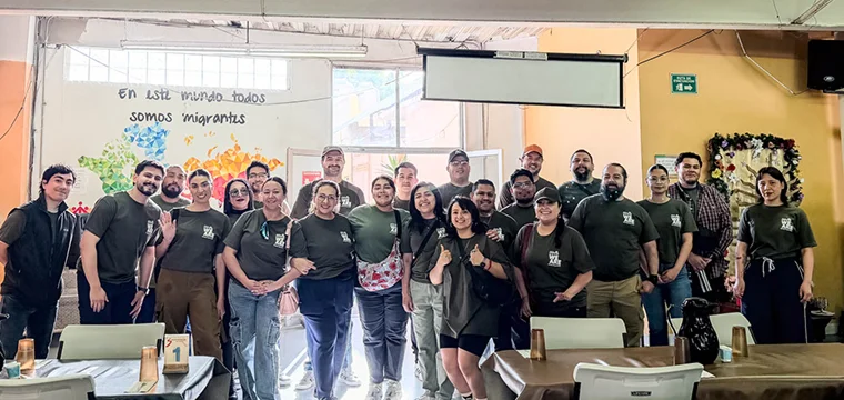 Volunteers serving meals at Desayunador Salesiano A.C. in Tijuana, Baja California