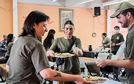 Confie employees participating in social responsibility activities at Desayunador Salesiano
